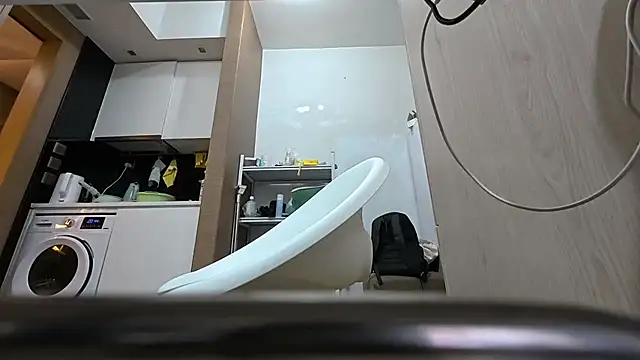 YunheLEE online show from October 27, 2025, 12:09 pm