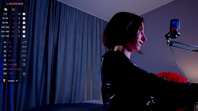 GeraTender1 online show from October 17, 2025, 7:49 pm