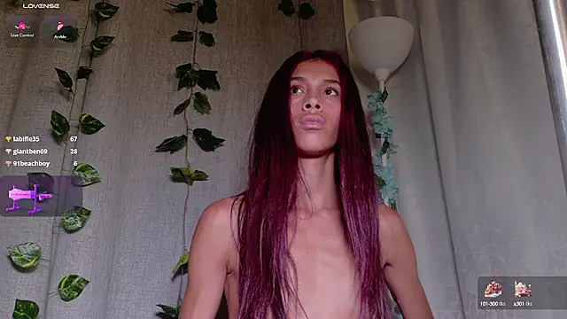 Snapshot of Iamkarlaa_doll chatting on January 27, 2025, 10:06 pm Iamkarlaa doll online show from January 27, 2025, 10:06 pm