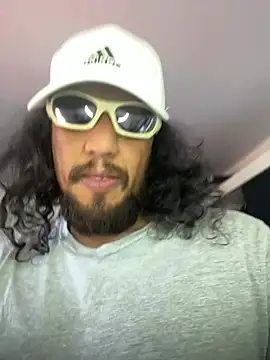 Cuteandhornyy online show from March 19, 2026, 3:27 pm