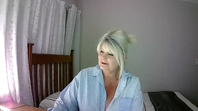 Miahotmilf online show from January 5, 2025, 12:31 am