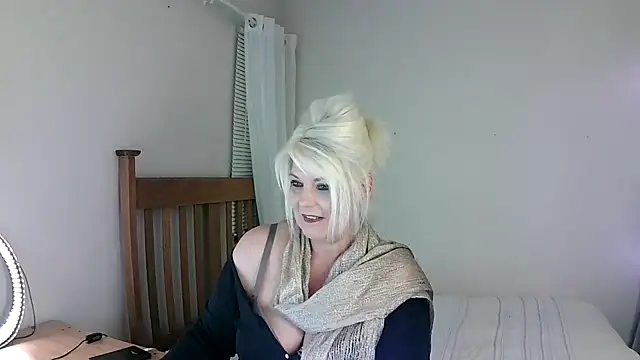 Miahotmilf online show from February 16, 2025, 12:30 am