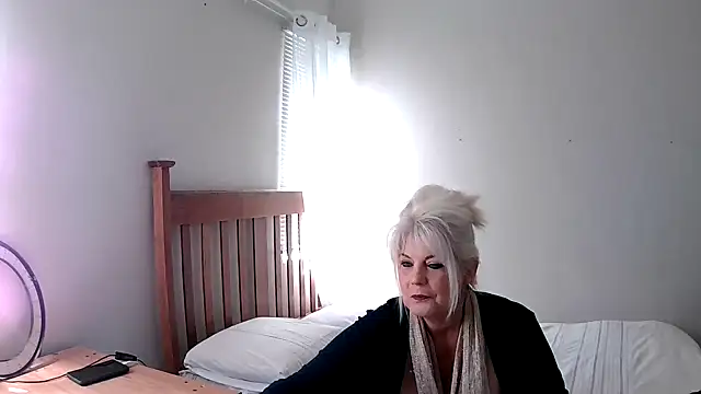 Miahotmilf online show from February 23, 2025, 1:42 pm