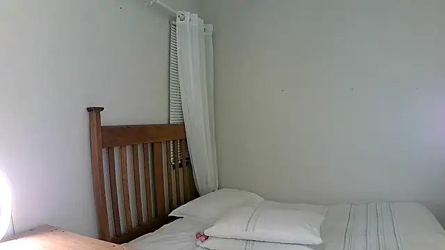 Miahotmilf online show from March 8, 2025, 5:54 pm