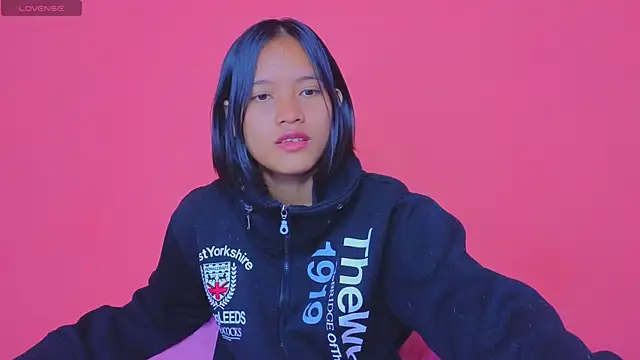 Natsu   online show from December 11, 2024, 1:05 am