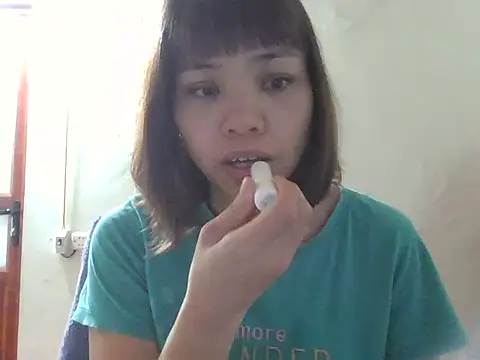 Angela-Eira online show from November 5, 2025, 8:42 pm