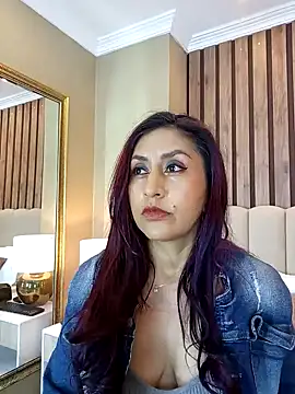 MonicaMoret online show from January 28, 2025, 12:11 pm