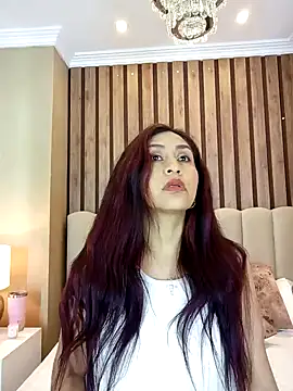 MonicaMoret online show from February 6, 2025, 12:05 pm