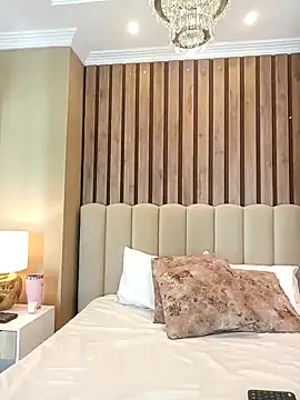 MonicaMoret online show from February 8, 2025, 12:06 pm