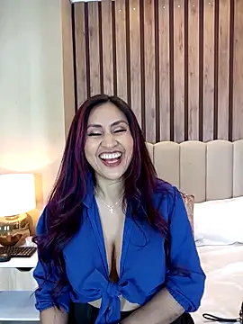 MonicaMoret online show from March 10, 2025, 3:20 pm