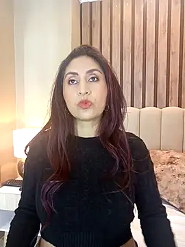 MonicaMoret online show from March 14, 2025, 12:18 pm