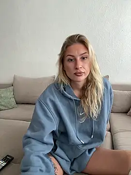 belle98 online show from October 27, 2025, 1:37 pm