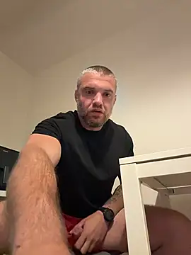 wlads3009 online show from April 28, 2026, 2:49 am