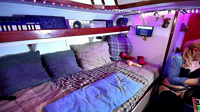 Honeykiss23 online show from January 16, 2025, 7:20 pm