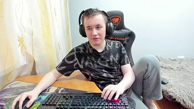 iliaskrislove online show from November 9, 2025, 12:14 pm