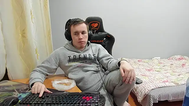 iliaskrislove online show from December 1, 2025, 4:23 pm