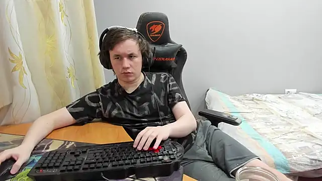 iliaskrislove online show from March 18, 2026, 1:42 am