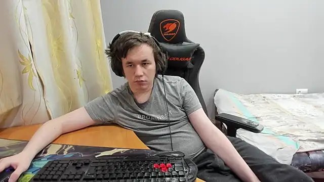 iliaskrislove online show from March 20, 2026, 7:41 pm