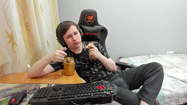 iliaskrislove online show from April 1, 2026, 1:39 am