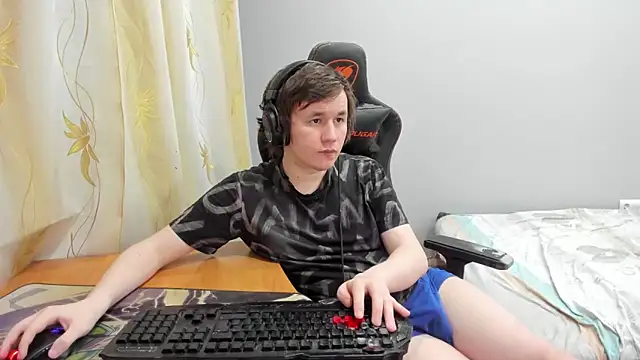 iliaskrislove online show from April 10, 2026, 7:29 pm