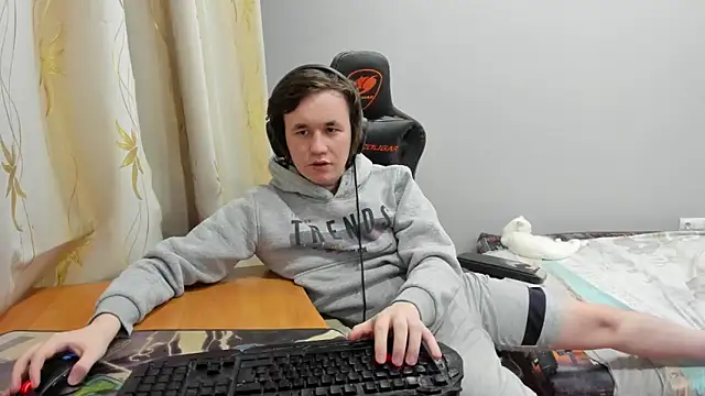 iliaskrislove online show from April 19, 2026, 6:10 pm