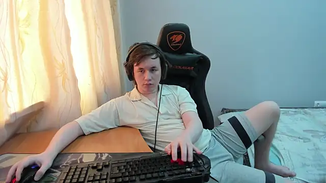 iliaskrislove online show from April 20, 2026, 6:16 am