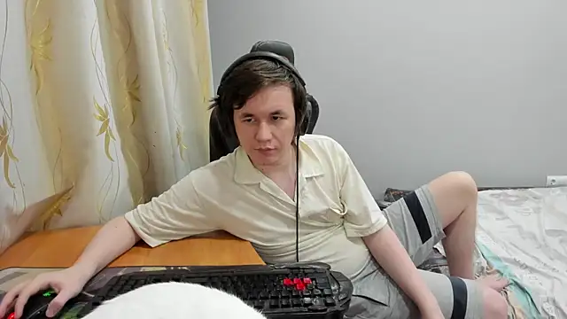 iliaskrislove online show from April 20, 2026, 6:20 pm