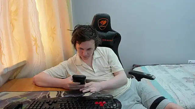 iliaskrislove online show from April 21, 2026, 8:09 am