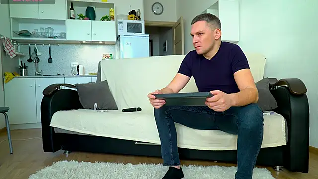 littlesweettifany online show from December 4, 2024, 10:02 am