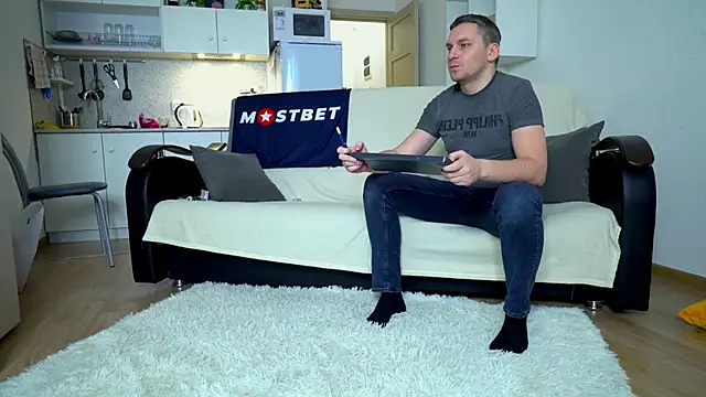 littlesweettifany online show from December 21, 2024, 9:12 am