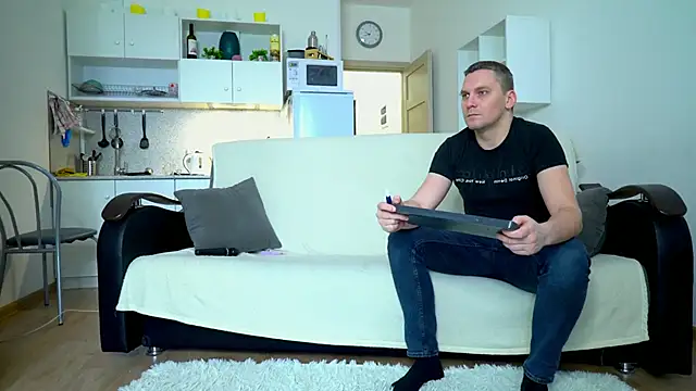 littlesweettifany online show from February 10, 2025, 11:25 am