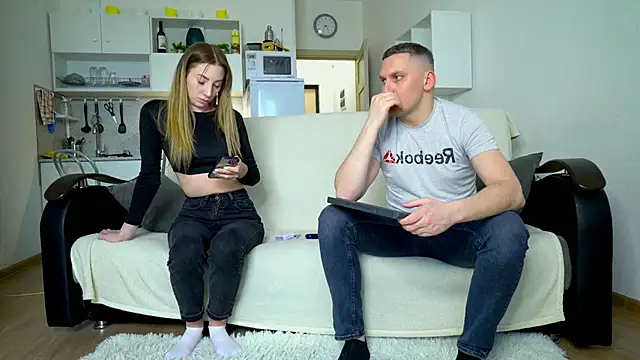 littlesweettifany online show from March 10, 2025, 1:43 pm