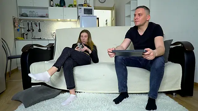 littlesweettifany online show from March 12, 2025, 11:20 am