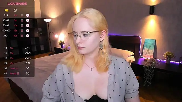 Aemilia  online show from January 24, 2025, 3:34 pm