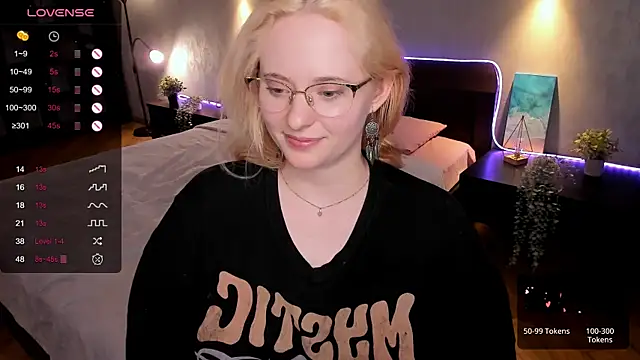 Aemilia  online show from February 4, 2025, 12:33 pm