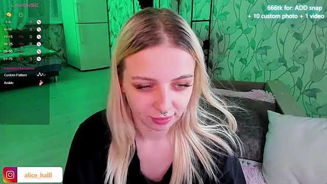 Snapshot of Alice_Halle chatting on January 3, 2025, 8:54 pm Alice Halle online show from January 3, 2025, 8:54 pm