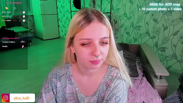 Snapshot of Alice_Halle chatting on January 4, 2025, 9:20 pm Alice Halle online show from January 4, 2025, 9:20 pm