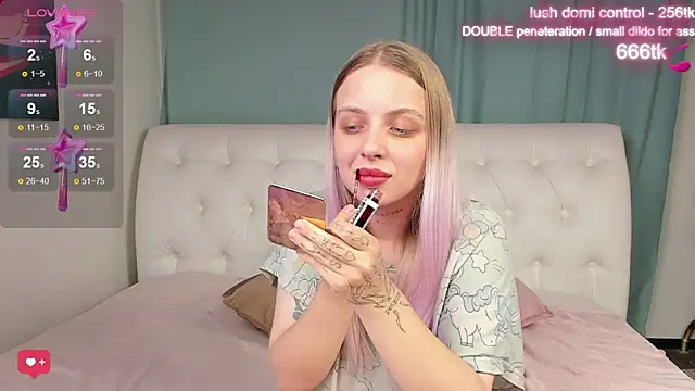 Snapshot of Alice_Halle chatting on October 16, 2025, 11:55 am Alice Halle online show from October 16, 2025, 11:55 am