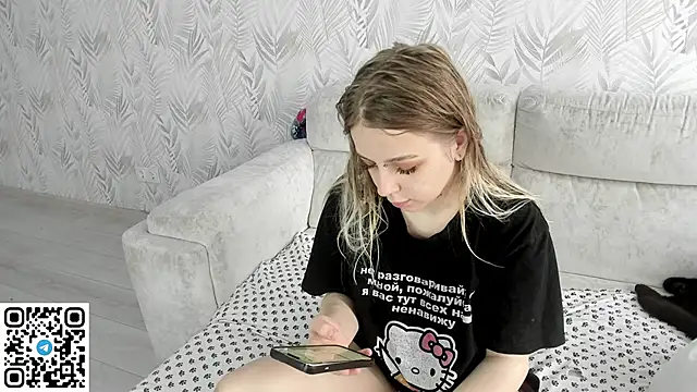 Snapshot of Alice_Halle chatting on May 21, 2026, 7:48 am Alice Halle online show from May 21, 2026, 7:48 am
