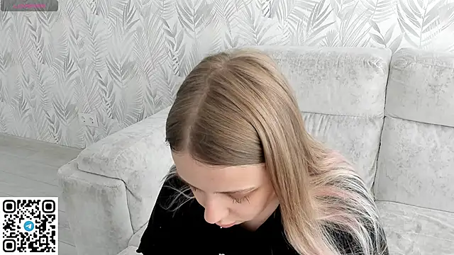 Snapshot of Alice_Halle chatting on June 9, 2026, 10:16 am Alice Halle online show from June 9, 2026, 10:16 am