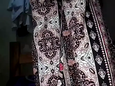 zaynlovena online show from December 11, 2024, 3:26 pm