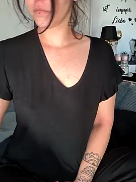 Linalicious online show from April 22, 2026, 7:00 am