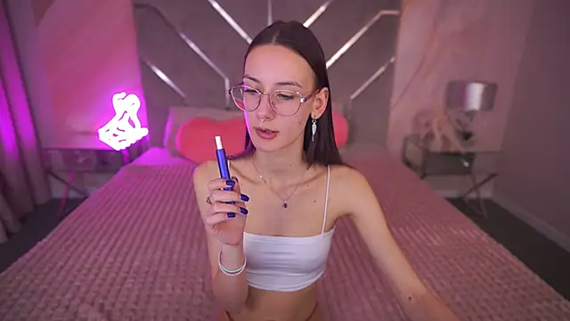 CozyMell online show from March 21, 2025, 10:17 am