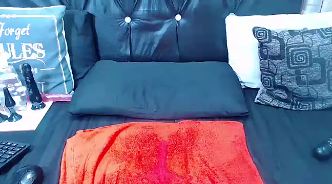 spicydiver38 online show from February 17, 2025, 1:25 am