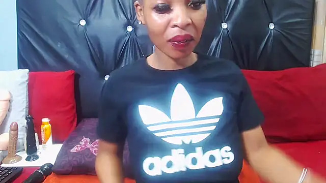 spicydiver38 online show from April 19, 2026, 7:38 pm