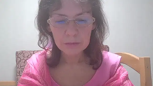 HollyJewel online show from January 10, 2025, 7:43 pm