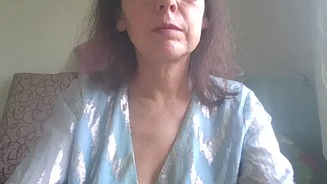 Snapshot of HollyJewel chatting on May 19, 2026, 11:16 am HollyJewel online show from May 19, 2026, 11:16 am