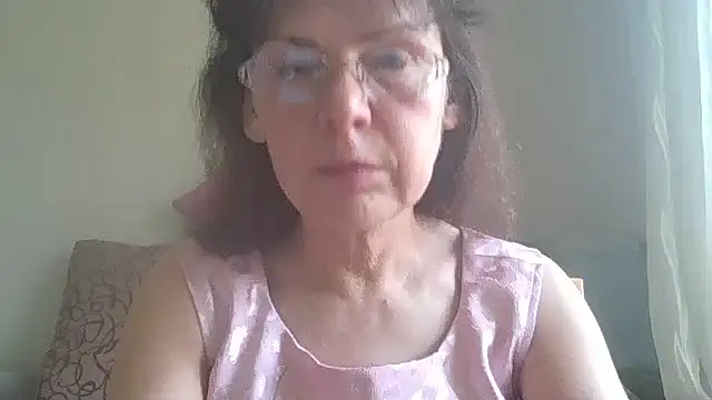 Snapshot of HollyJewel chatting on May 21, 2026, 10:22 am HollyJewel online show from May 21, 2026, 10:22 am