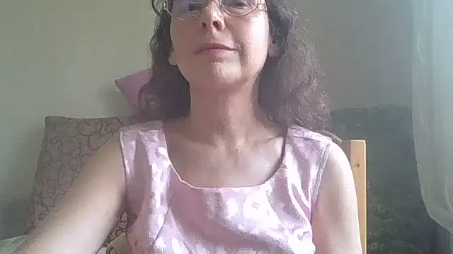 Snapshot of HollyJewel chatting on May 22, 2026, 11:49 am HollyJewel online show from May 22, 2026, 11:49 am
