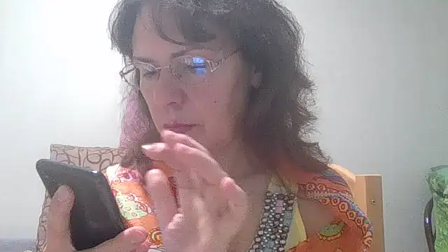 Snapshot of HollyJewel chatting on June 3, 2026, 4:45 pm HollyJewel online show from June 3, 2026, 4:45 pm